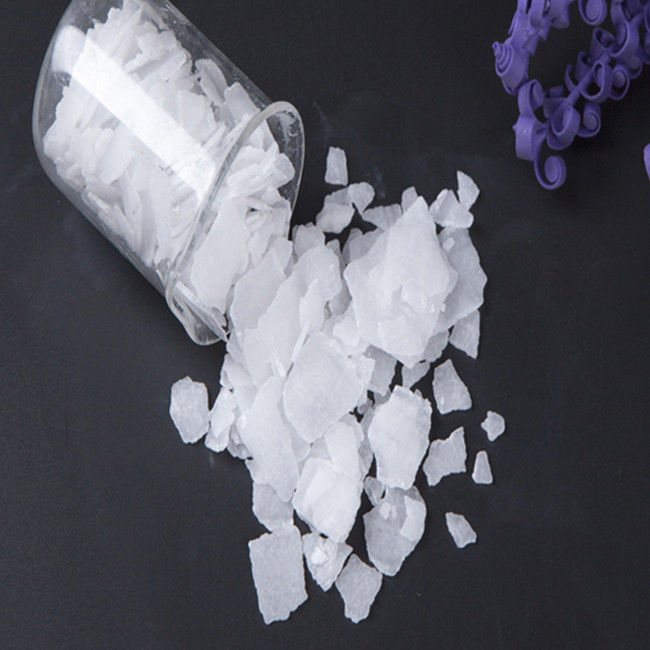 Naoh Caustic Soda 99 Flocos producto de primera clase para el tratamiento de aguas residuales